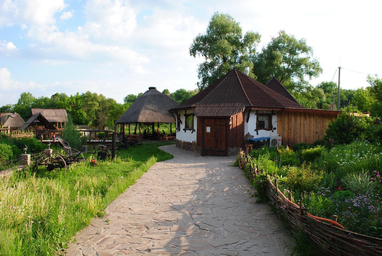 Отель Dykyi Khutir Melniki  Экстерьер фото