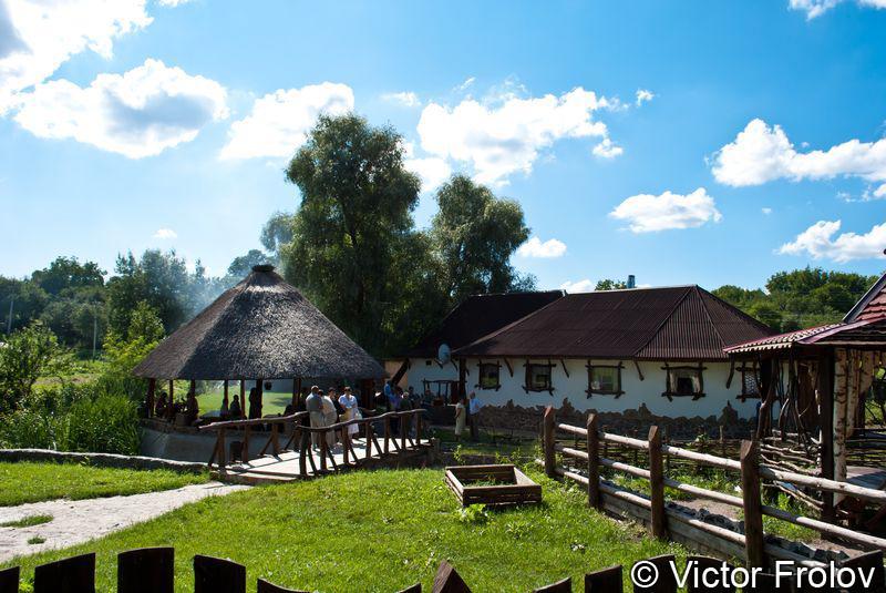 Отель Dykyi Khutir Melniki  Экстерьер фото